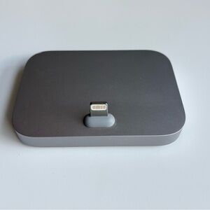Apple Lightning Charging Dock - Space Gray